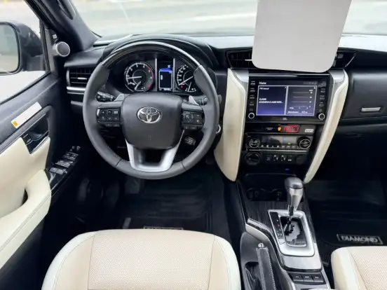 TOYOTA-HILUX SW4-2022