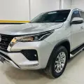 TOYOTA HILUX SW4 2.8 D-4D TURBO DIESEL SRX 7L 4X4 AUTOMÁTICO TOYOTA HILUX SW4 2.8 D-4D TURBO DIESEL SRX 7L 4X4 AUTOMÁTICO