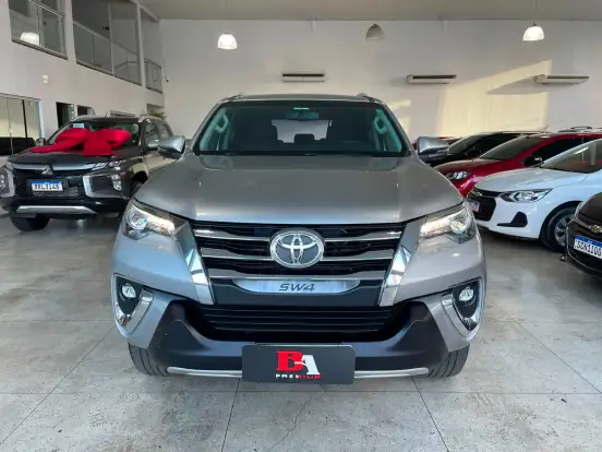 TOYOTA-HILUX SW4-2.8 SRX 4X4 7 LUGARES 16V TURBO INTERCOOLER DIESEL 4P AUTOMÁTICO TOYOTA-HILUX SW4-2018