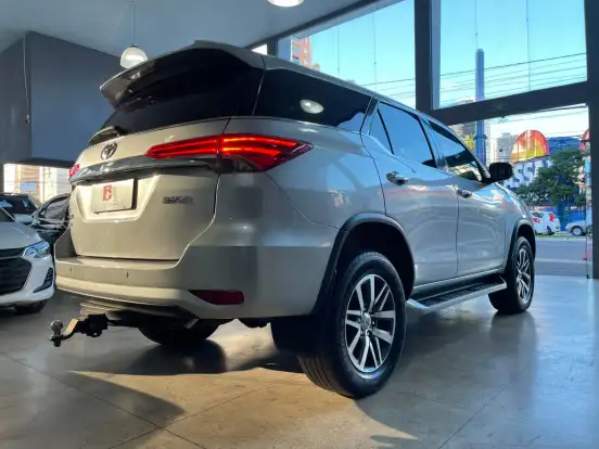 TOYOTA-HILUX SW4-2018