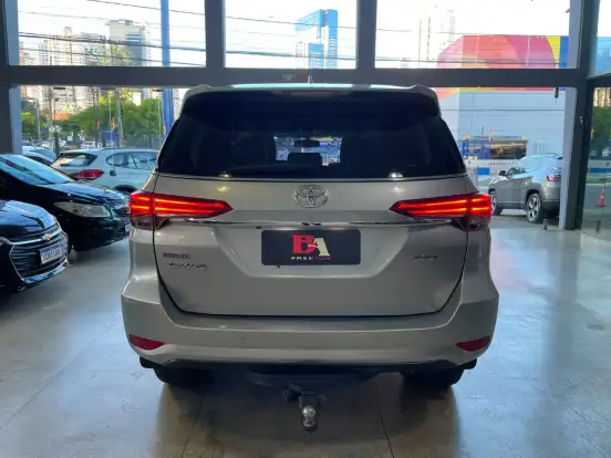 TOYOTA-HILUX SW4-2018