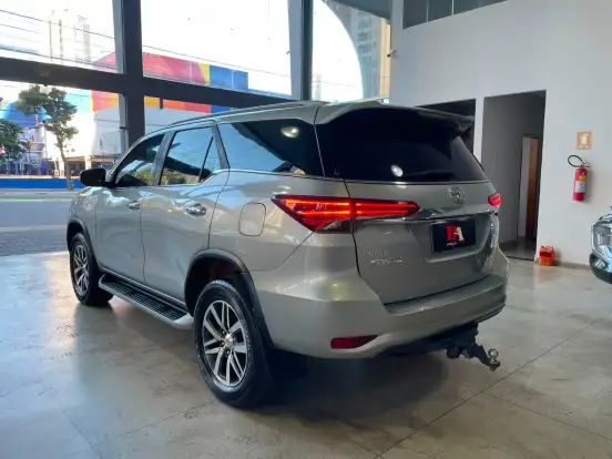 TOYOTA-HILUX SW4-2018