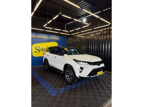TOYOTA-HILUX SW4-2024
