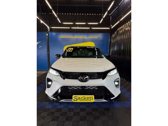 TOYOTA-HILUX SW4-2024