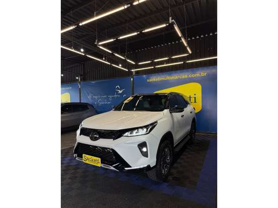 TOYOTA-HILUX SW4-2024