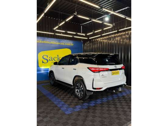 TOYOTA-HILUX SW4-2024