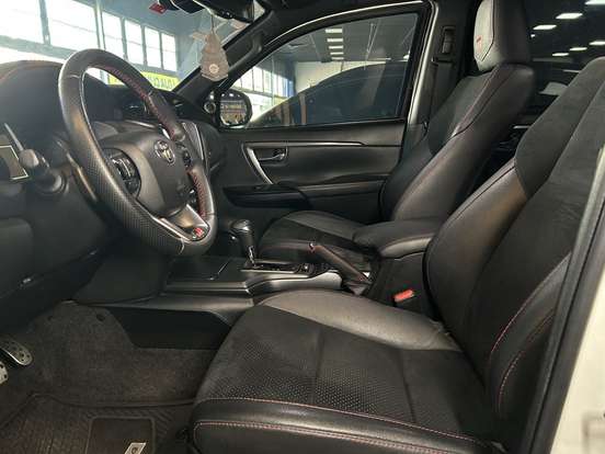 TOYOTA-HILUX SW4-2.8 D-4D TURBO DIESEL GR-S 7L 4X4 AUTOMÁTICO TOYOTA-HILUX SW4-2022