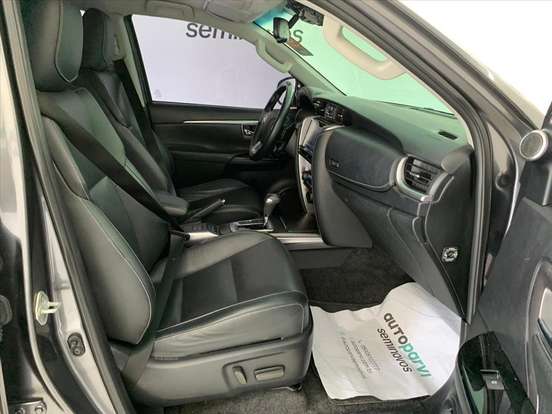 TOYOTA-HILUX SW4-2.8 D-4D TURBO DIESEL SRX 4X4 AUTOMÁTICO TOYOTA-HILUX SW4-2022