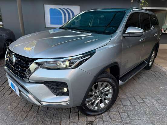 TOYOTA-HILUX SW4-2.8 D-4D TURBO DIESEL SRX 7L 4X4 AUTOMÁTICO TOYOTA-HILUX SW4-2023