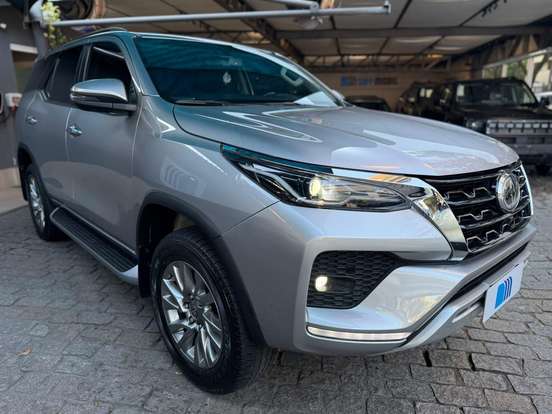 TOYOTA-HILUX SW4-2023
