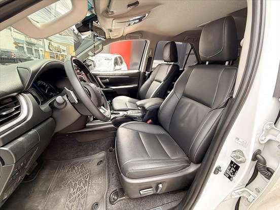 TOYOTA-HILUX SW4-2025