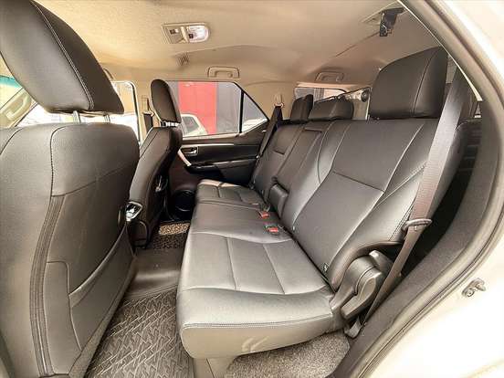 TOYOTA-HILUX SW4-2025
