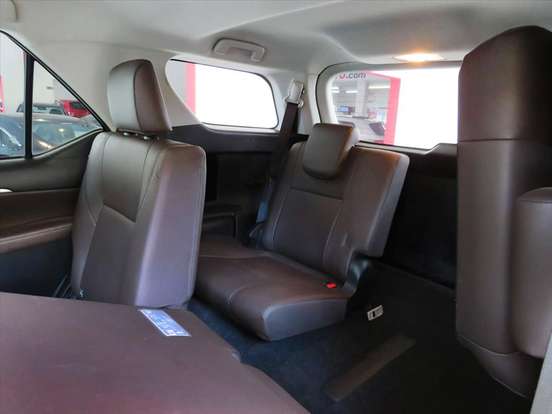 TOYOTA-HILUX SW4-2025