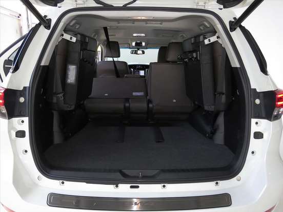 TOYOTA-HILUX SW4-2025