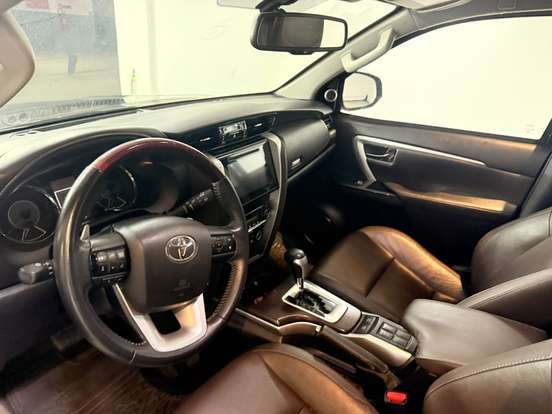 TOYOTA-HILUX SW4-2019