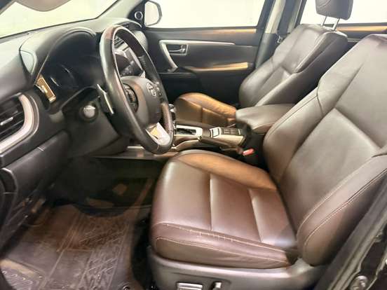 TOYOTA-HILUX SW4-2.8 SRX 4X4 7 LUGARES 16V TURBO INTERCOOLER DIESEL 4P AUTOMÁTICO TOYOTA-HILUX SW4-2019