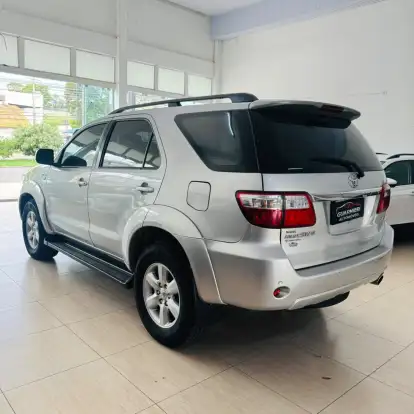 TOYOTA-HILUX SW4-3.0 SRV 4X4 16V TURBO INTERCOOLER DIESEL 4P AUTOMÁTICO TOYOTA-HILUX SW4-2010