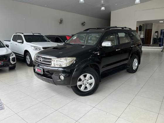 TOYOTA HILUX SW4 3.0 SRV 4X4 7 LUGARES 16V TURBO INTERCOOLER DIESEL 4P AUTOMÁTICO