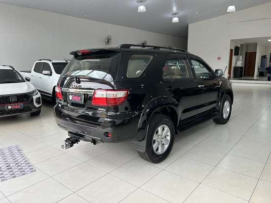 TOYOTA-HILUX SW4-2011