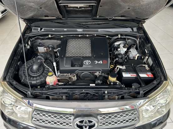 TOYOTA-HILUX SW4-2011