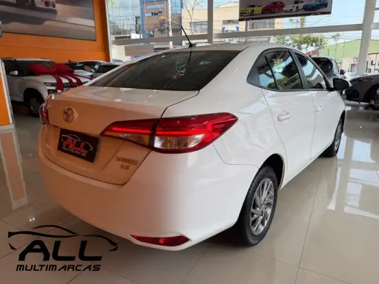 TOYOTA-YARIS-2024