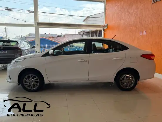 TOYOTA-YARIS-2024
