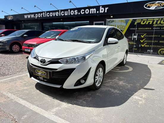 TOYOTA-YARIS-2019