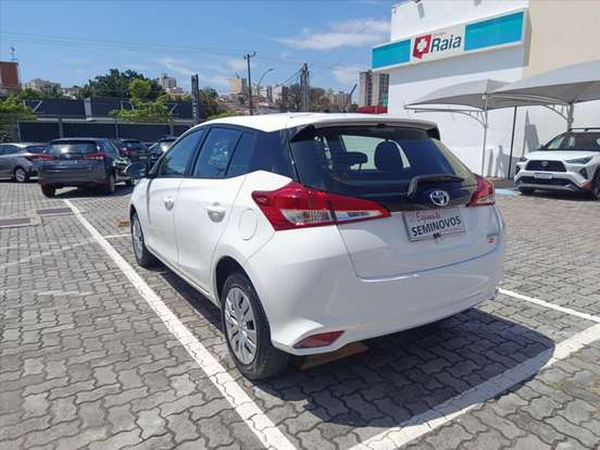 TOYOTA-YARIS-2023