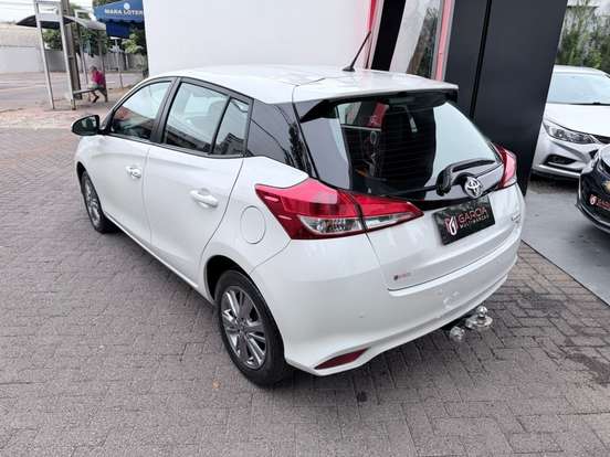 TOYOTA-YARIS-2020