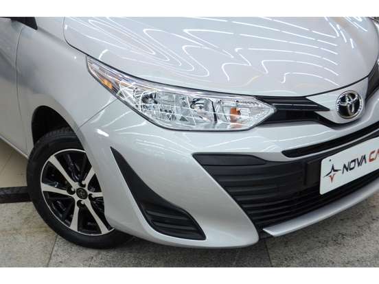 TOYOTA-YARIS-2021