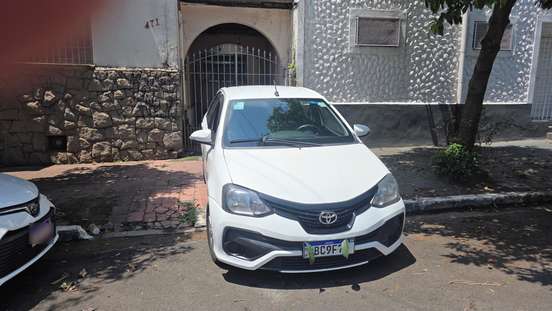 TOYOTA-ETIOS-1.5 X PLUS SEDAN 16V FLEX 4P AUTOMÁTICO TOYOTA-ETIOS-2020
