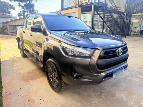 TOYOTA HILUX 2.8 D-4D TURBO DIESEL CD SR 4X4 AUTOMÁTICO
