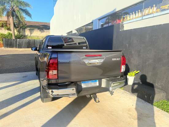 TOYOTA-HILUX-2025