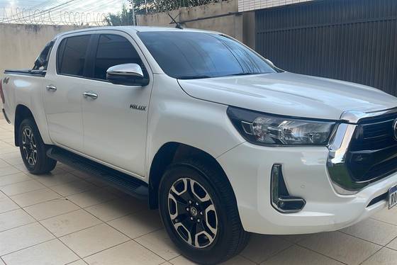 TOYOTA HILUX 2.8 D-4D TURBO DIESEL CD SRV 4X4 AUTOMÁTICO