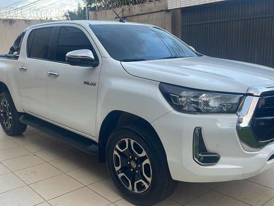 TOYOTA-HILUX-2.8 D-4D TURBO DIESEL CD SRV 4X4 AUTOMÁTICO TOYOTA-HILUX-2021