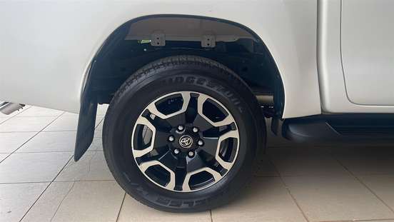 TOYOTA-HILUX-2021