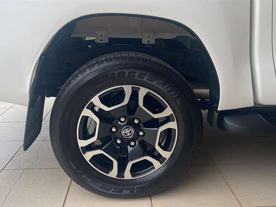 TOYOTA-HILUX-2.8 D-4D TURBO DIESEL CD SRV 4X4 AUTOMÁTICO TOYOTA-HILUX-2021