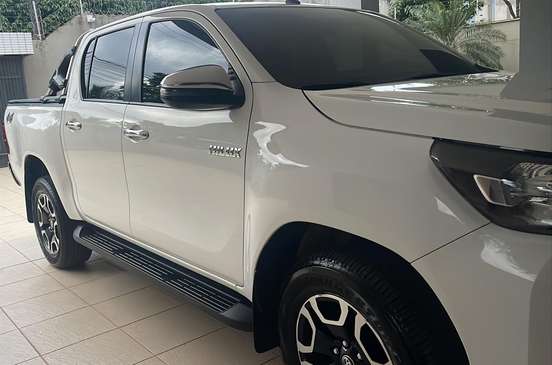 TOYOTA-HILUX-2021