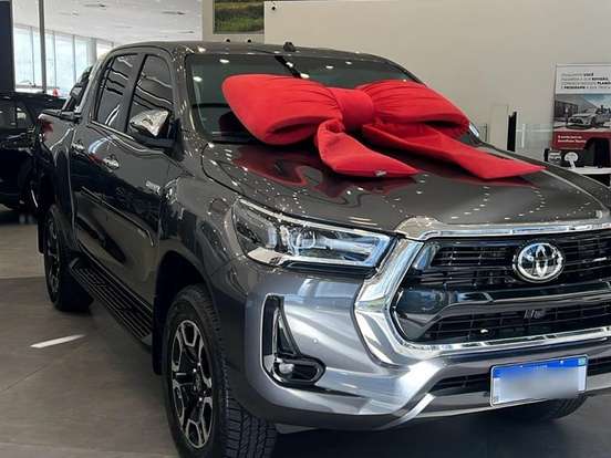 TOYOTA-HILUX-2.8 D-4D TURBO DIESEL CD SRX 4X4 AUTOMÁTICO TOYOTA-HILUX-2025