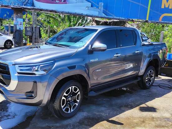 TOYOTA-HILUX-2.8 D-4D TURBO DIESEL CD SRX 4X4 AUTOMÁTICO TOYOTA-HILUX-2025
