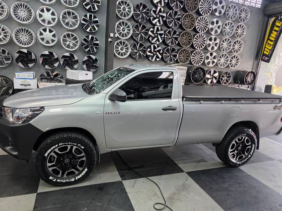 TOYOTA HILUX 2.8 D-4D TURBO DIESEL CS 4X4 AUTOMÁTICO
