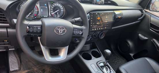 TOYOTA-HILUX-2025