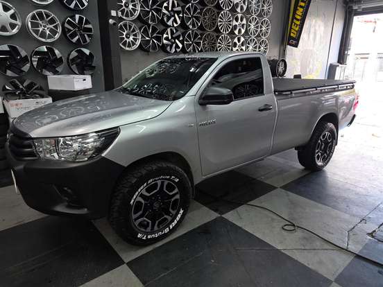 TOYOTA-HILUX-2.8 D-4D TURBO DIESEL CS 4X4 AUTOMÁTICO TOYOTA-HILUX-2025