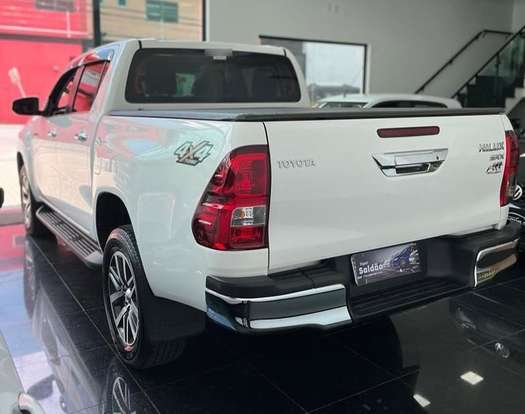 TOYOTA-HILUX-2017