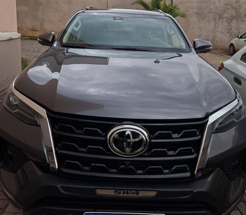 TOYOTA HILUX SW4 2.8 D-4D TURBO DIESEL SRX 7L 4X4 AUTOMÁTICO