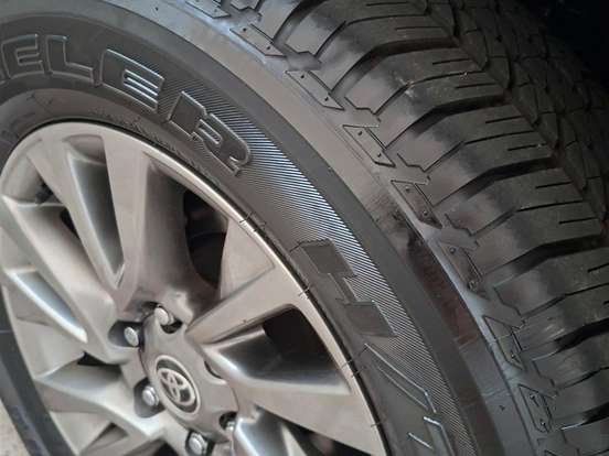 TOYOTA-HILUX SW4-2.8 D-4D TURBO DIESEL SRX 7L 4X4 AUTOMÁTICO TOYOTA-HILUX SW4-2022