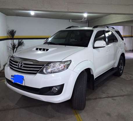 TOYOTA-HILUX SW4-2014