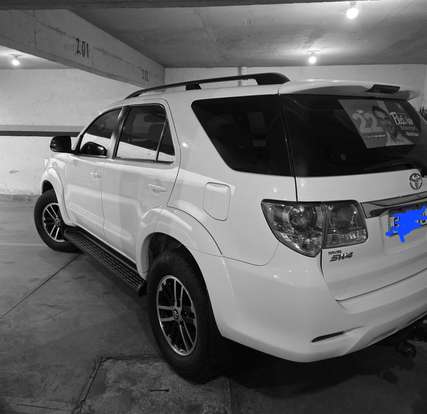 TOYOTA-HILUX SW4-2014