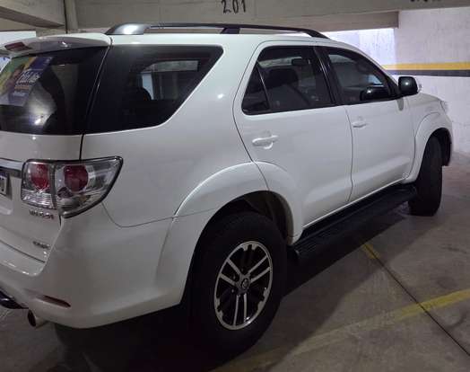 TOYOTA-HILUX SW4-2014