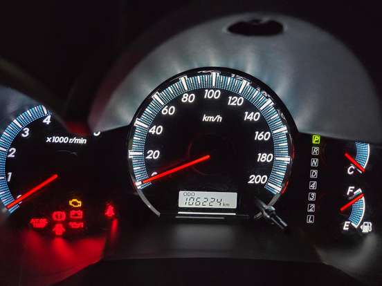 TOYOTA-HILUX SW4-2014